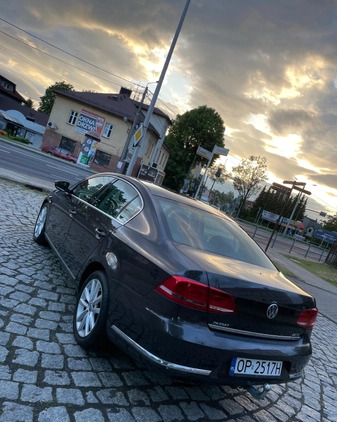Volkswagen Passat cena 37000 przebieg: 205000, rok produkcji 2010 z Biała małe 301
